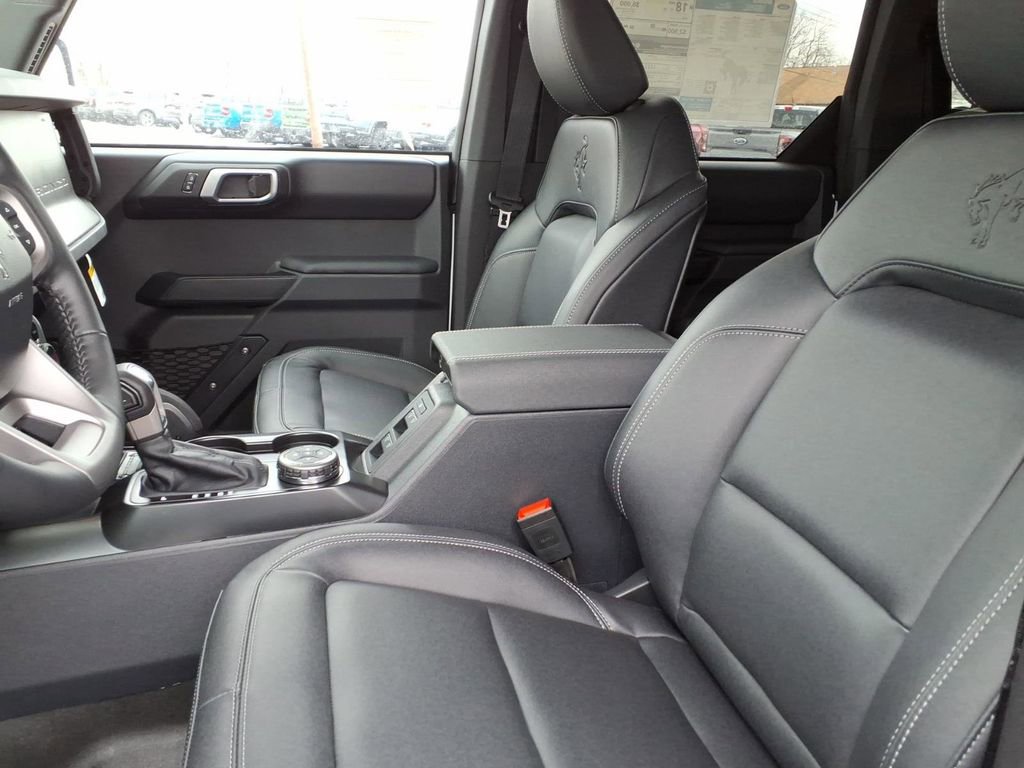 New 2025 Ford Bronco Badlands image 4