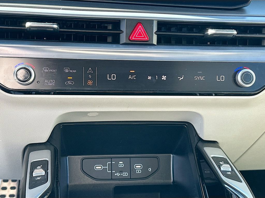 Certified 2024 Kia Sorento SX image 16