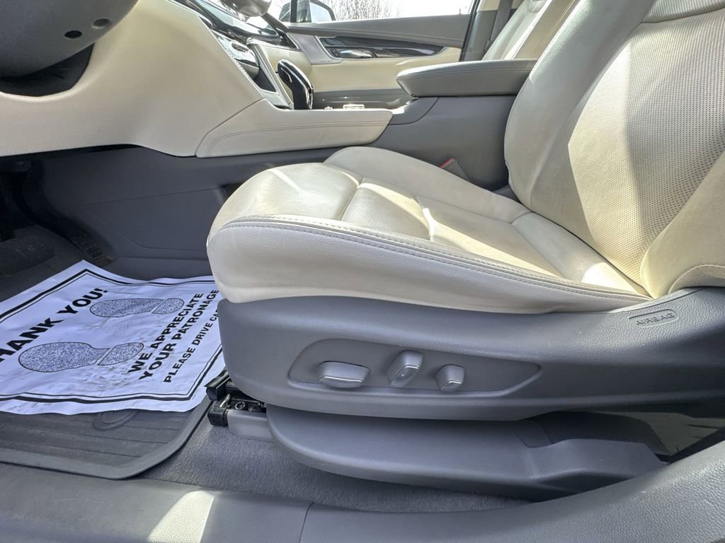 Used 2023 Cadillac XT6 Premium Luxury w/ Technology Package image 12