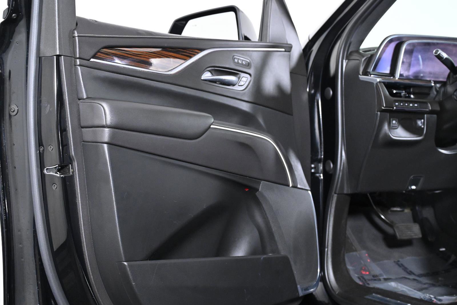 Used 2021 Cadillac Escalade Premium Luxury image 40