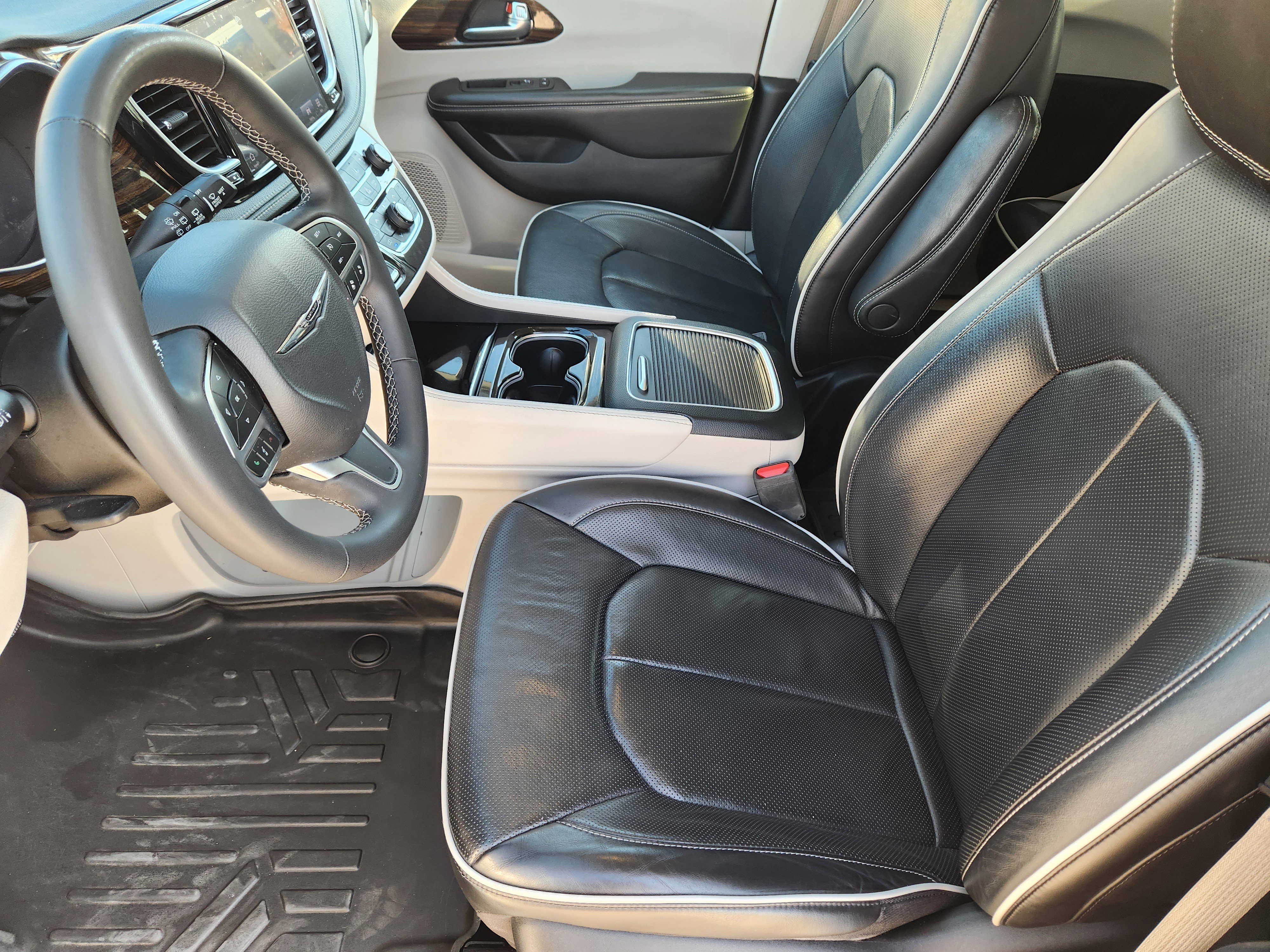 Used 2022 Chrysler Pacifica Limited image 13