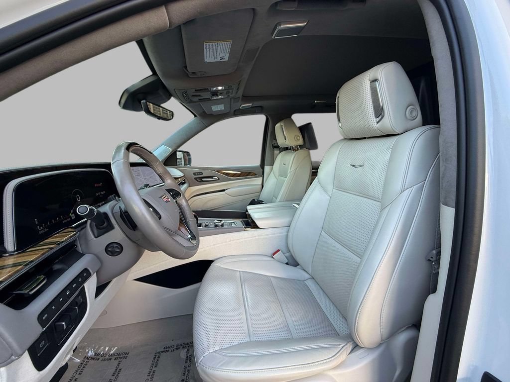 Used 2023 Cadillac Escalade Sport Platinum AWD/4WD image 2