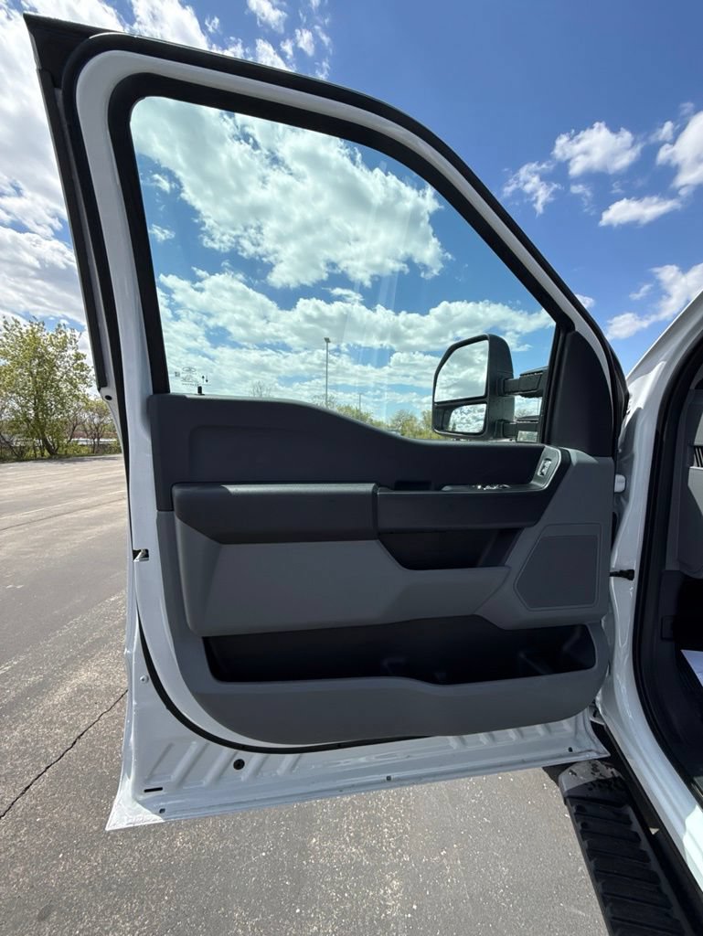 New 2026 Ford F350 XL w/ XL Chrome Package AWD/4WD image 18