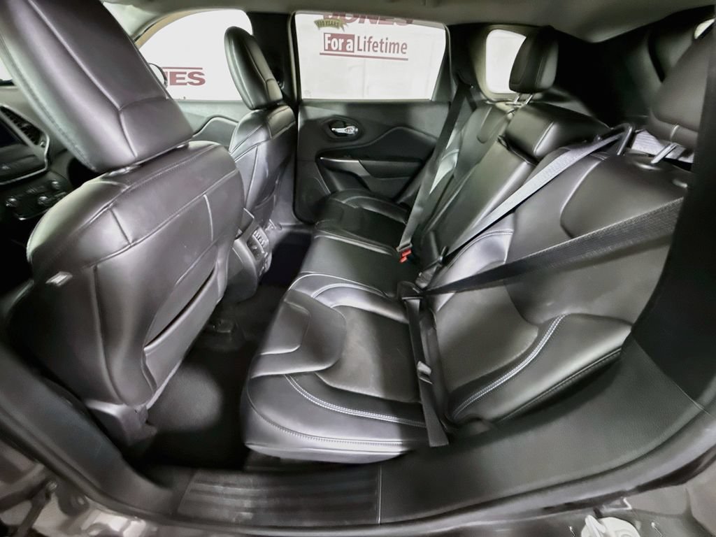 Used 2019 Jeep Cherokee Latitude Plus w/ Comfort/Convenience Group AWD/4WD image 26