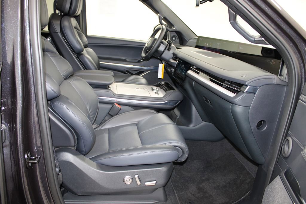 New 2026 Lincoln Navigator L Reserve w/ Jet Appearance Package image 32