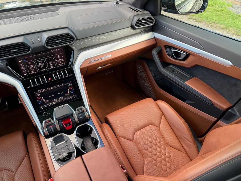 Used 2024 Lamborghini Urus S AWD/4WD image 44