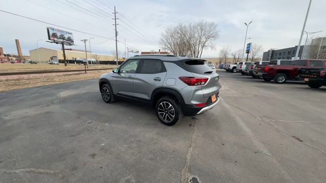 Used 2025 Chevrolet TrailBlazer LT w/ Driver Confidence Package image 6