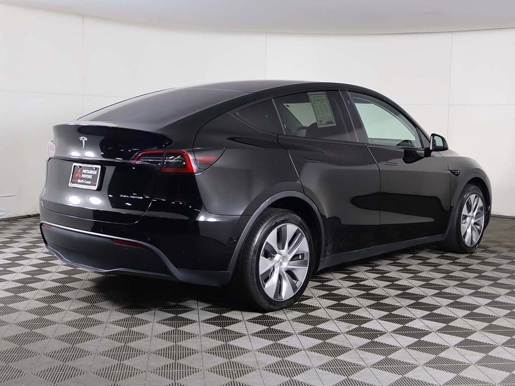 Used 2022 Tesla Model Y Long Range image 12