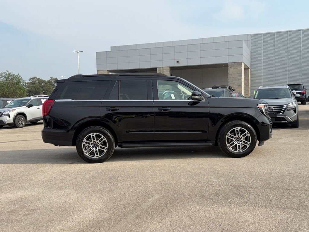 Used 2025 Ford Expedition Active AWD/4WD image 4