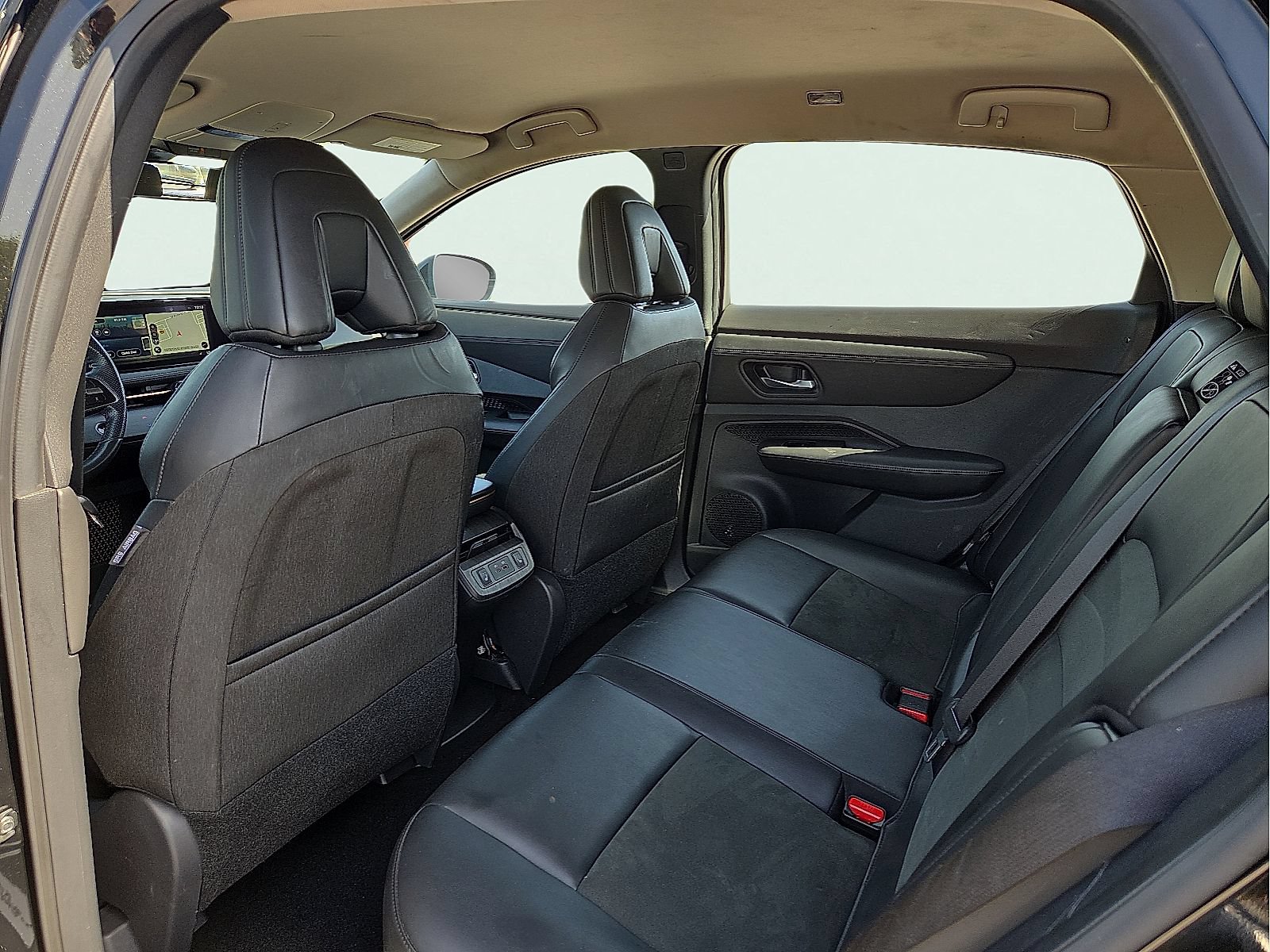 Used 2024 Nissan Ariya AWD image 10