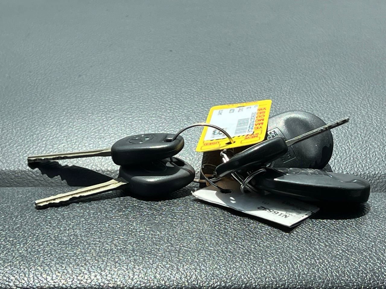 Used 2018 Toyota Sienna SE w/ Carpet Mat Package image 11