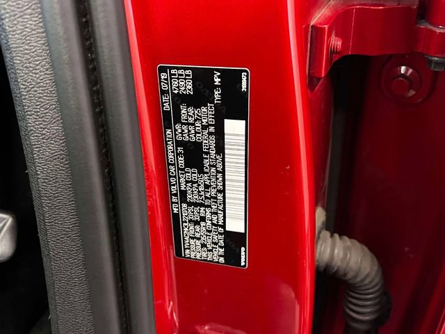 Used 2020 Volvo XC40 T4 Momentum image 18