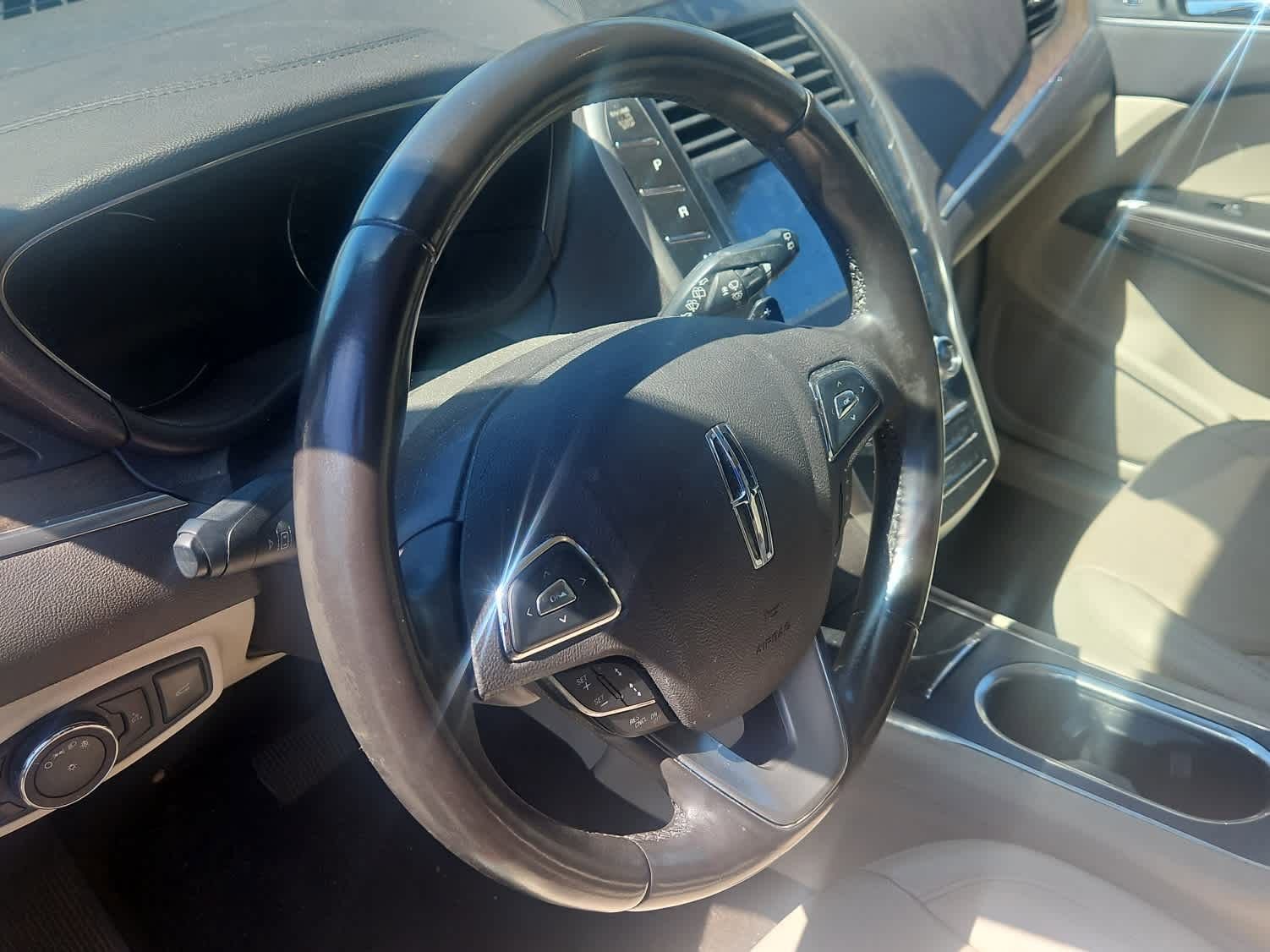Used 2019 Lincoln MKC Reserve w/ MKC Technology Package FWD image 2