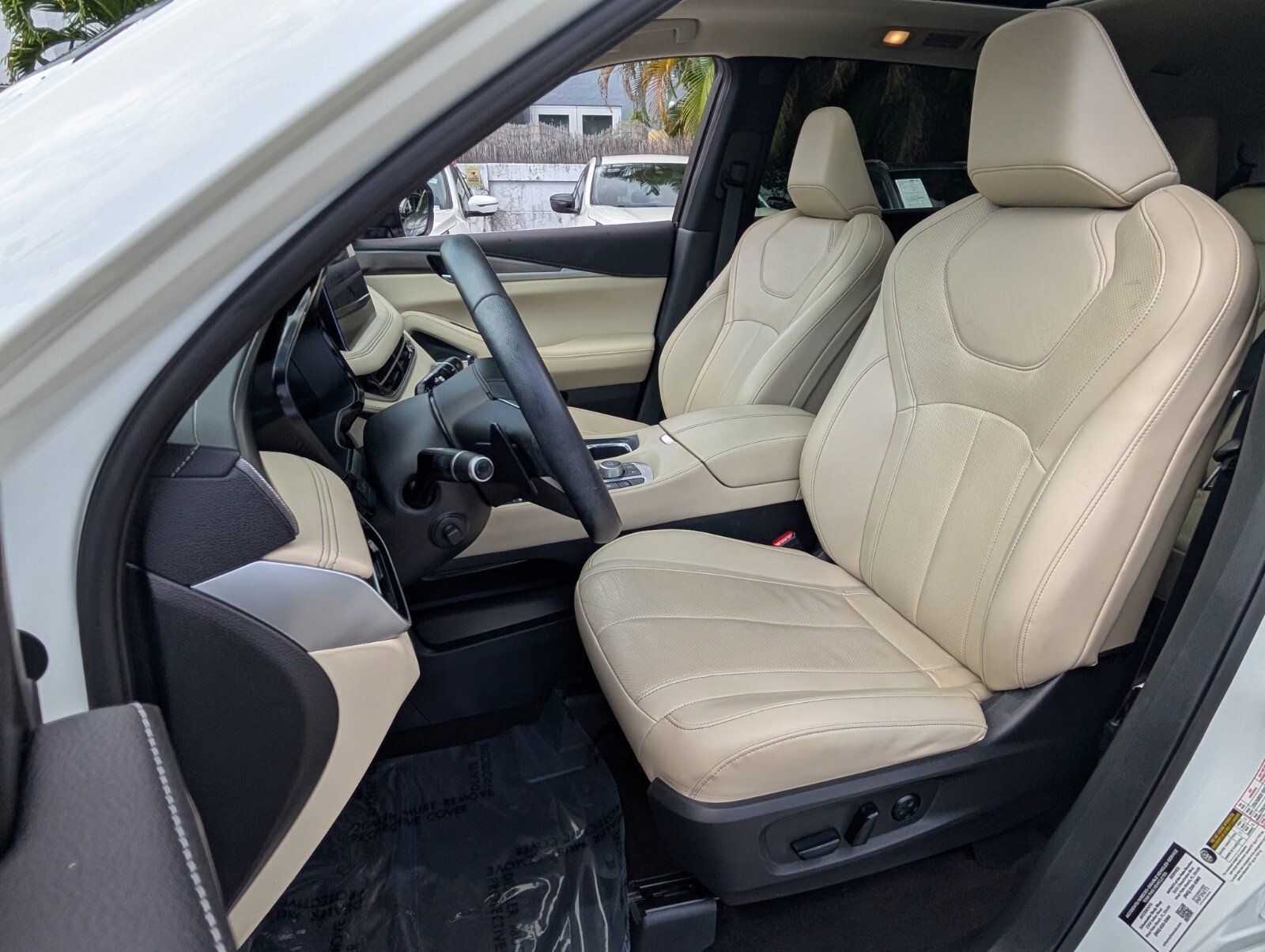 Used 2023 INFINITI QX60 Luxe w/ Vision Package FWD image 10
