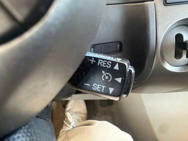 Used 2005 Toyota Prius w/ Pkg 4 FWD image 45