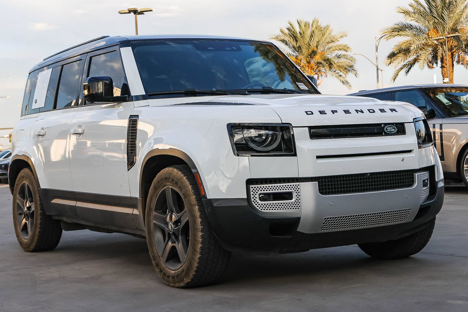 Certified 2025 Land Rover Defender 110 X-Dynamic SE AWD/4WD image 3