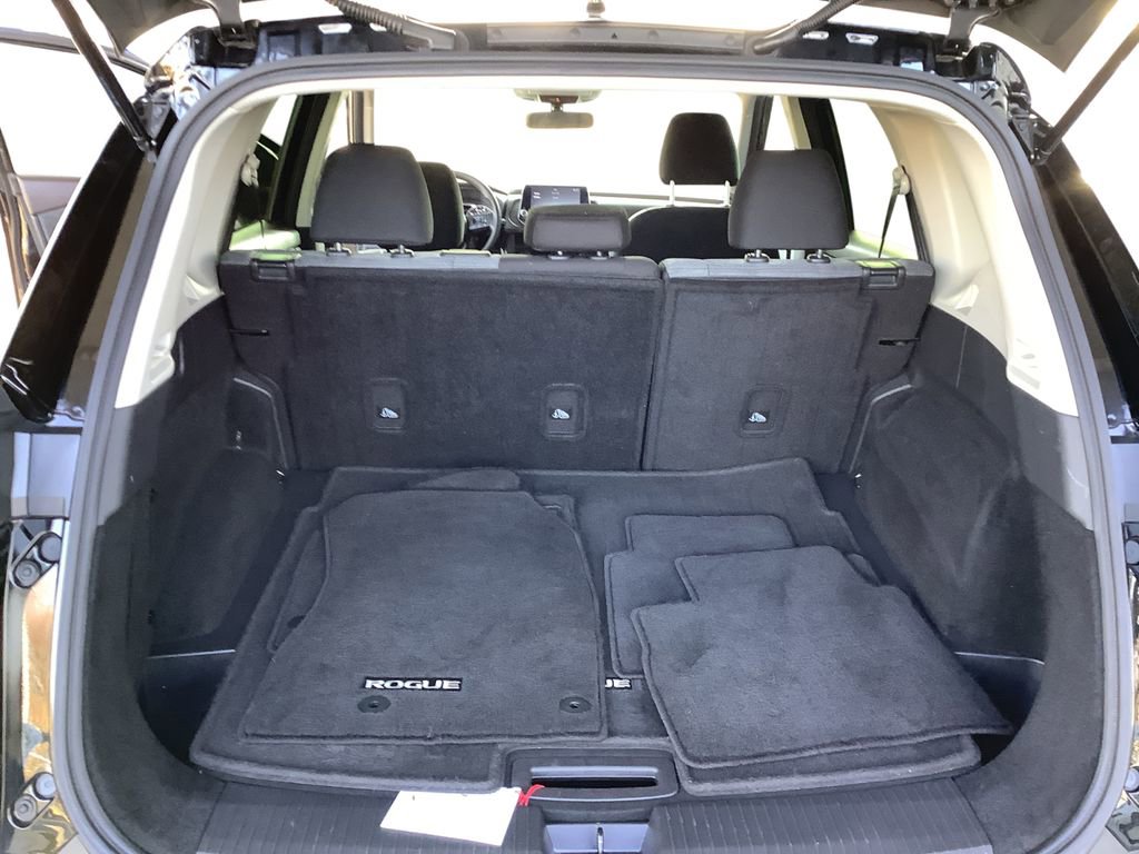 Used 2023 Nissan Rogue SV image 14