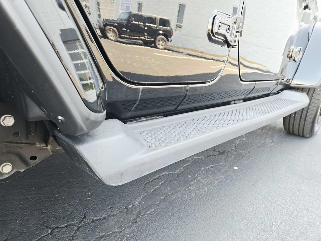 Certified 2025 Jeep Wrangler Unlimited Sahara AWD/4WD image 17