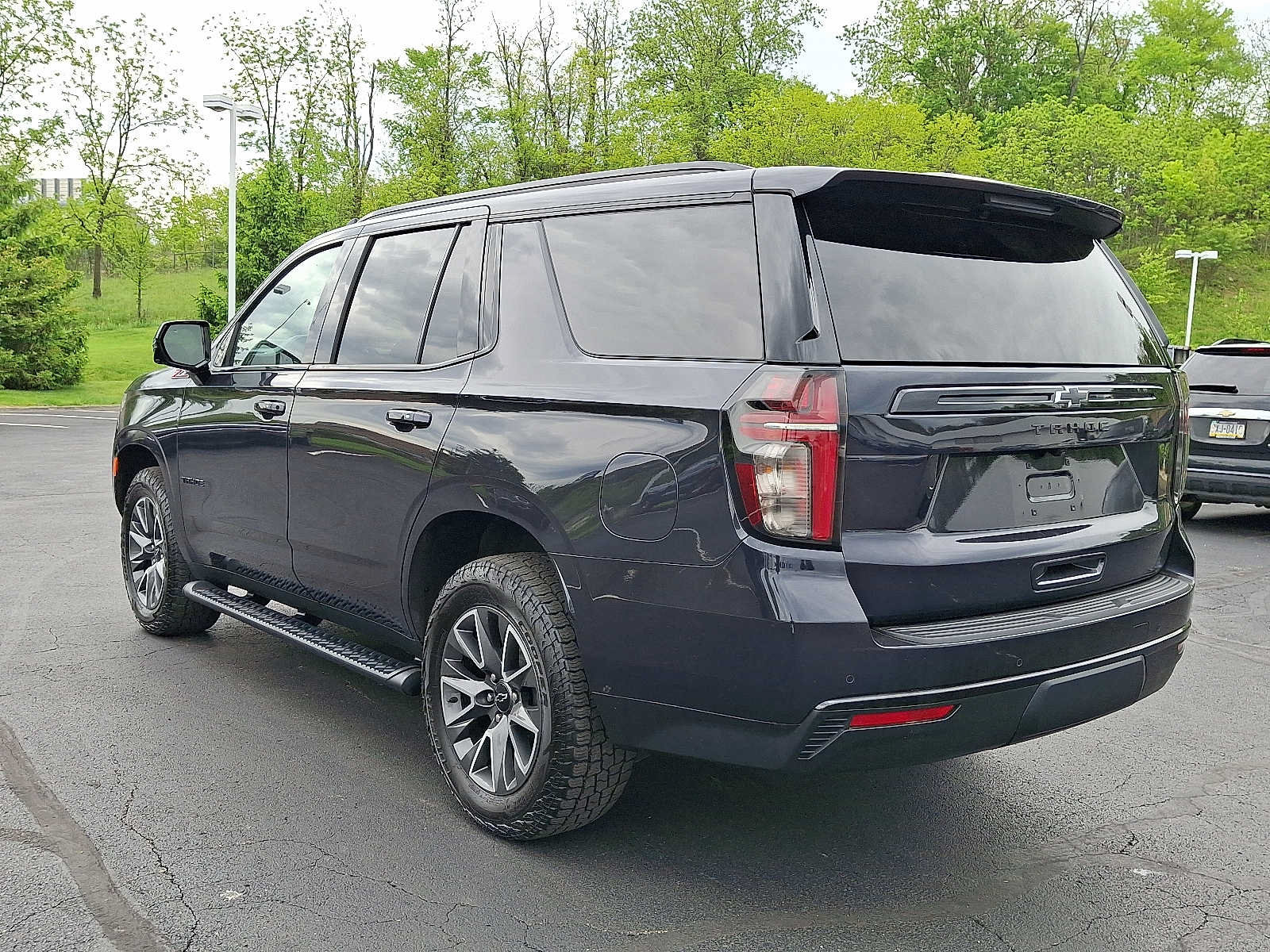 Used 2023 Chevrolet Tahoe Z71 w/ Luxury Package AWD/4WD image 4