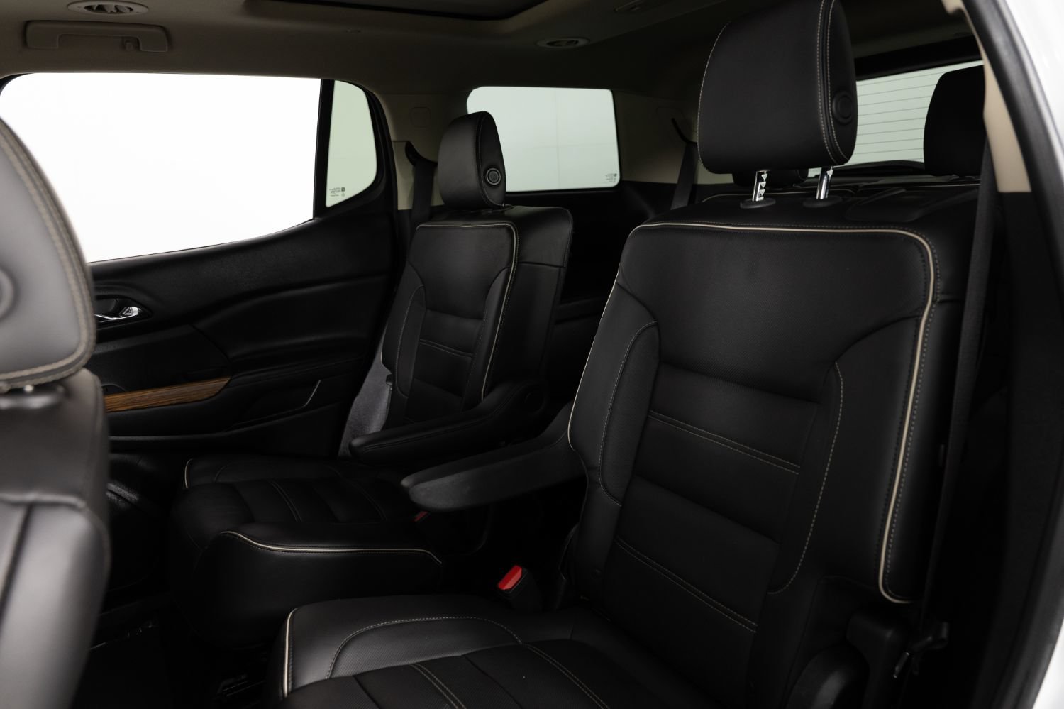 Used 2017 GMC Acadia Denali w/ Technology Package FWD image 18