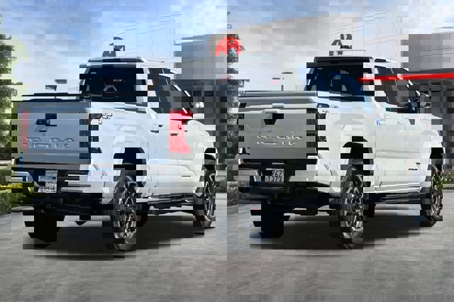 Used 2024 Toyota Tacoma TRD Sport w/ TRD Sport Upgrade Package image 4