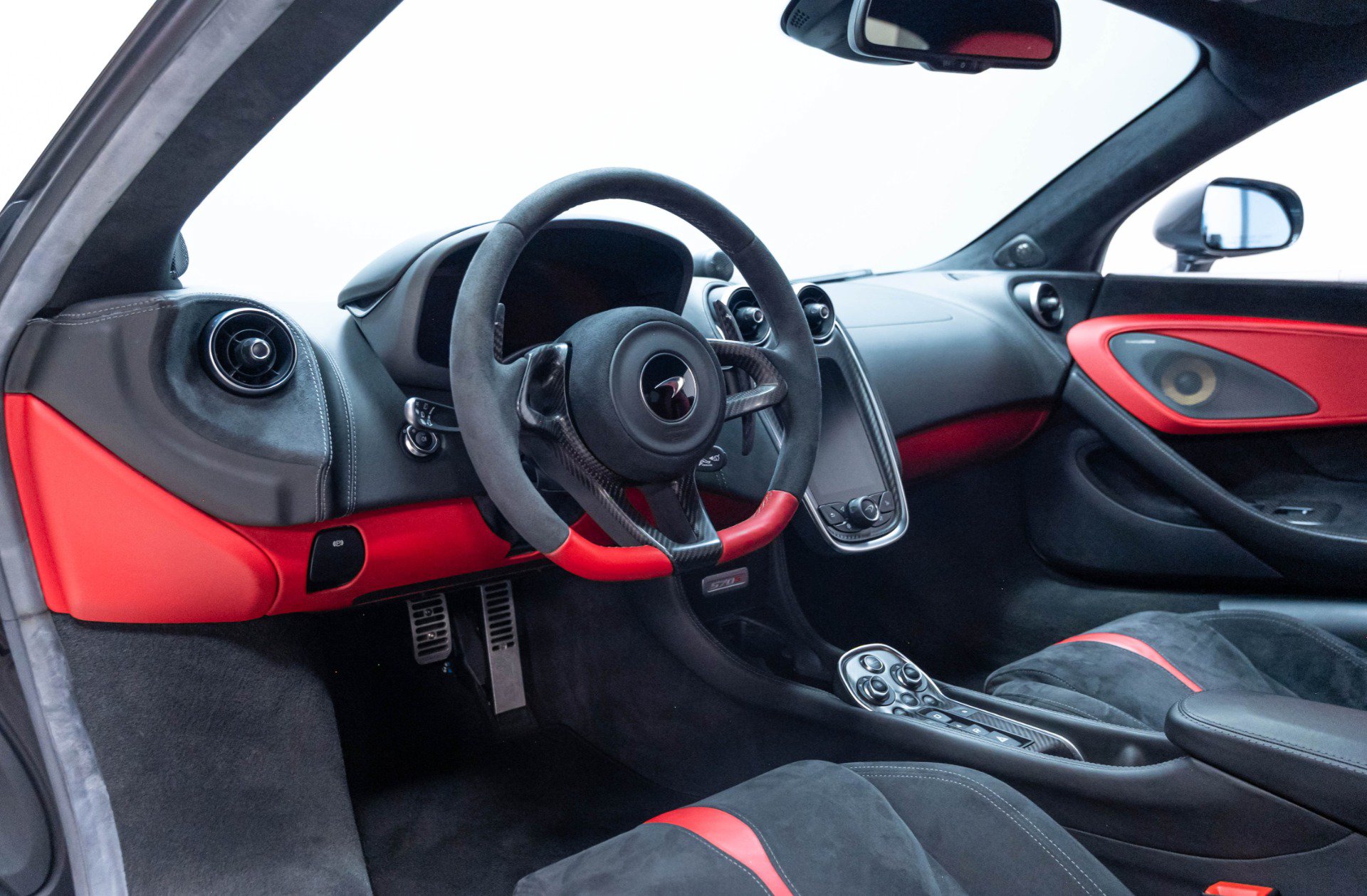 Used 2019 McLaren 570S Coupe RWD image 12