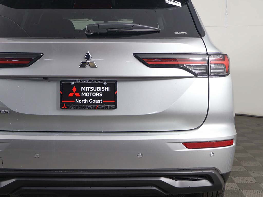 New 2026 Mitsubishi Outlander ES AWD/4WD image 16
