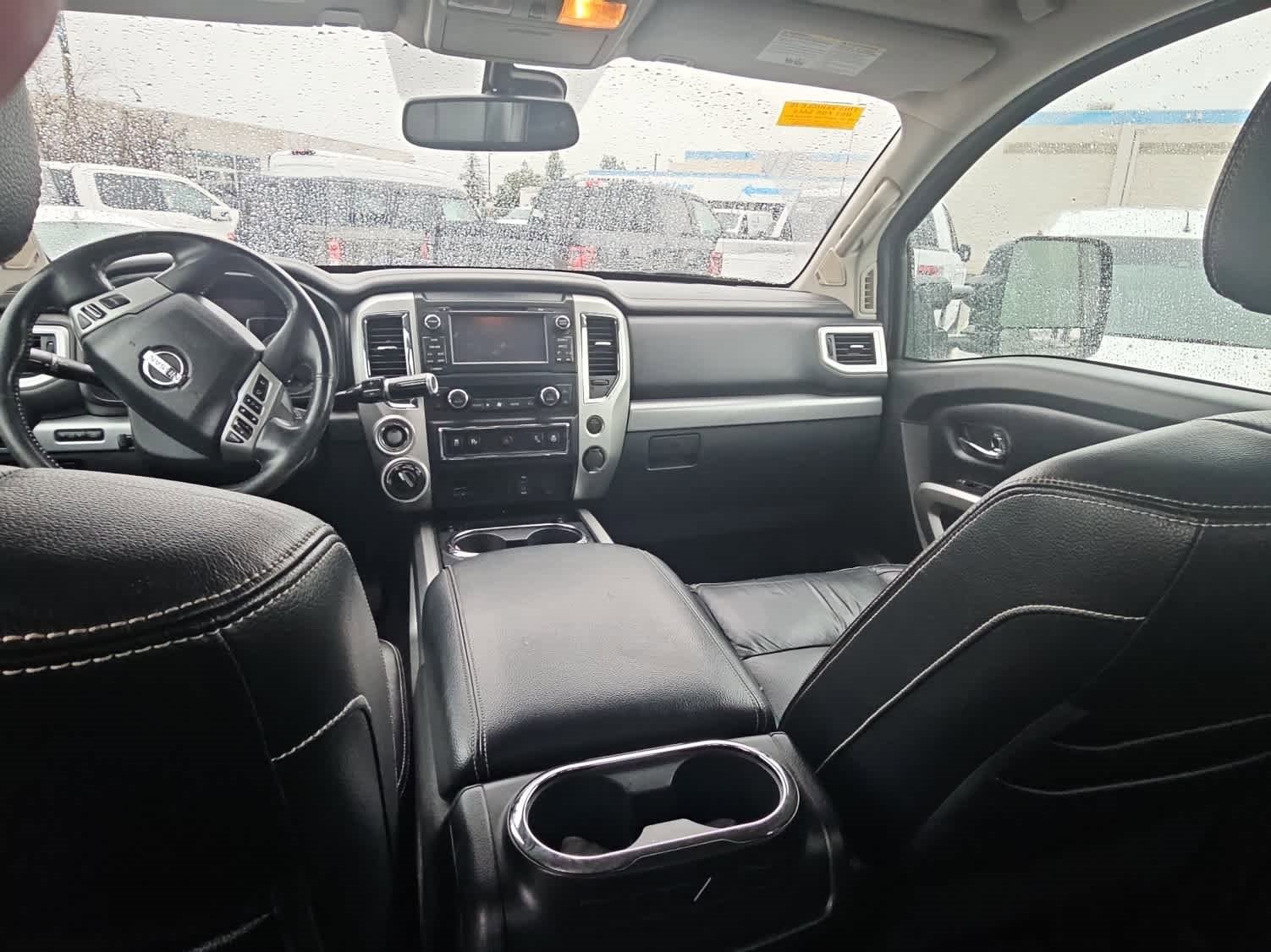 Used 2017 Nissan Titan PRO-4X w/ Pro-4x Convenience Package image 11