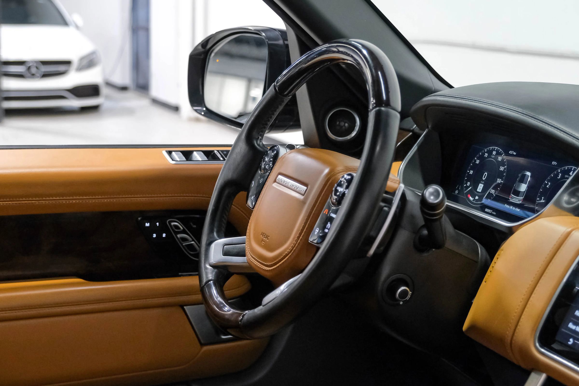 Used 2019 Land Rover Range Rover Long Wheelbase Autobiography image 15