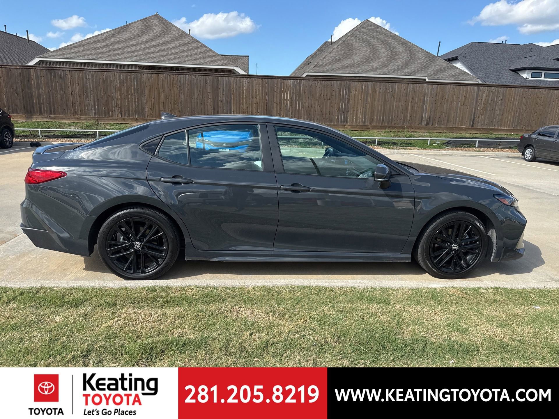 Used 2025 Toyota Camry SE FWD image 8