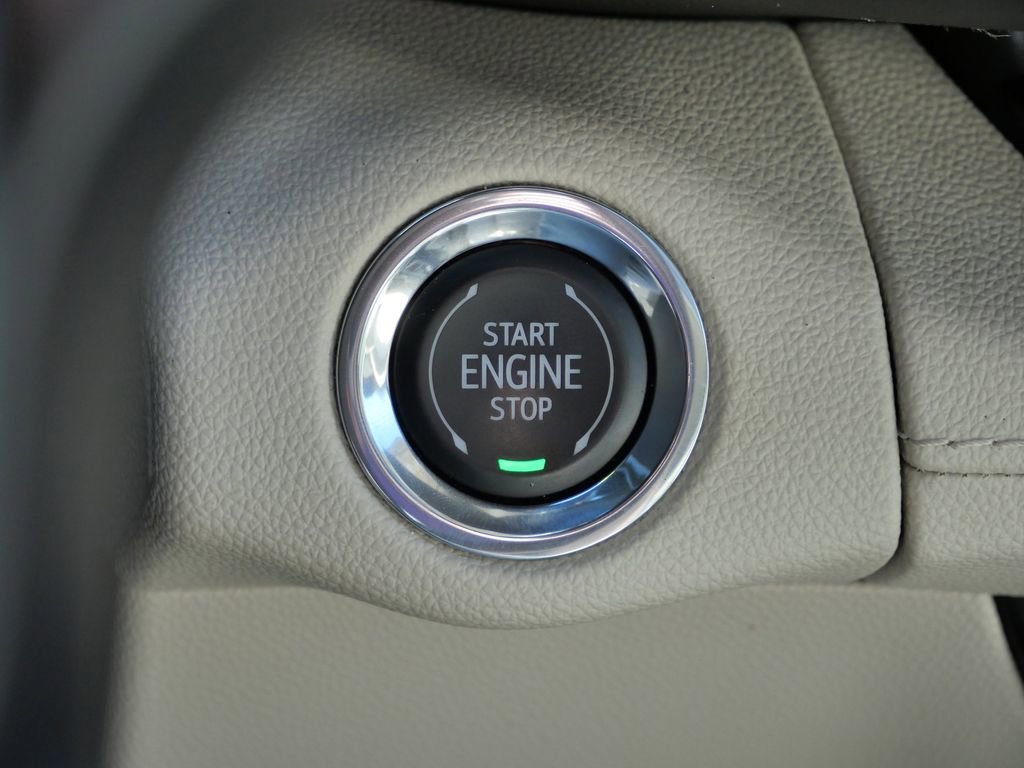 Used 2022 Buick Envision Avenir w/ Technology Package II AWD/4WD image 46