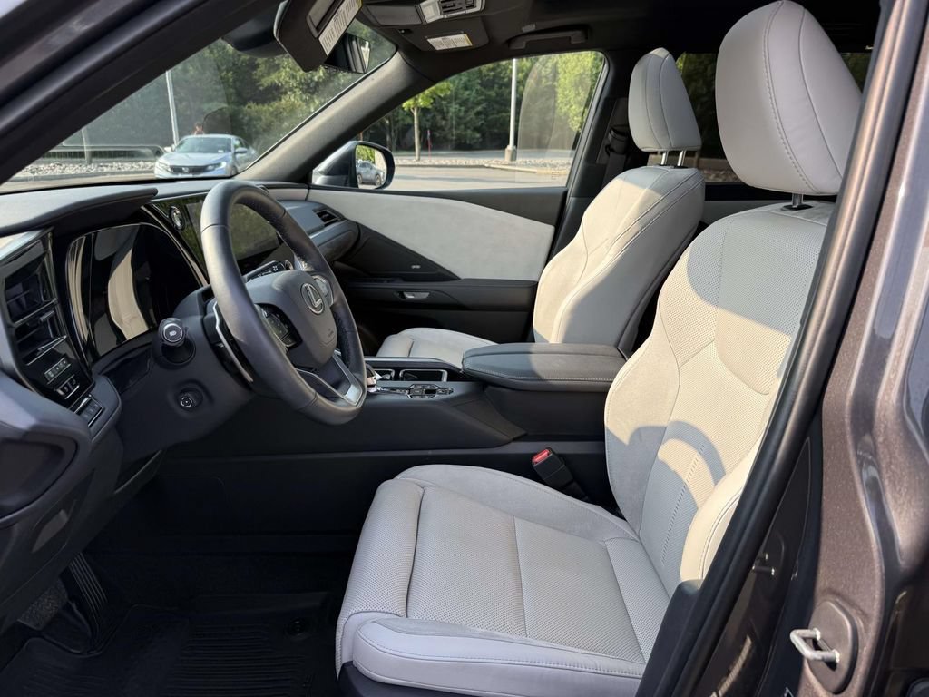 Used 2025 Lexus TX 350 AWD w/ Technology Package image 13