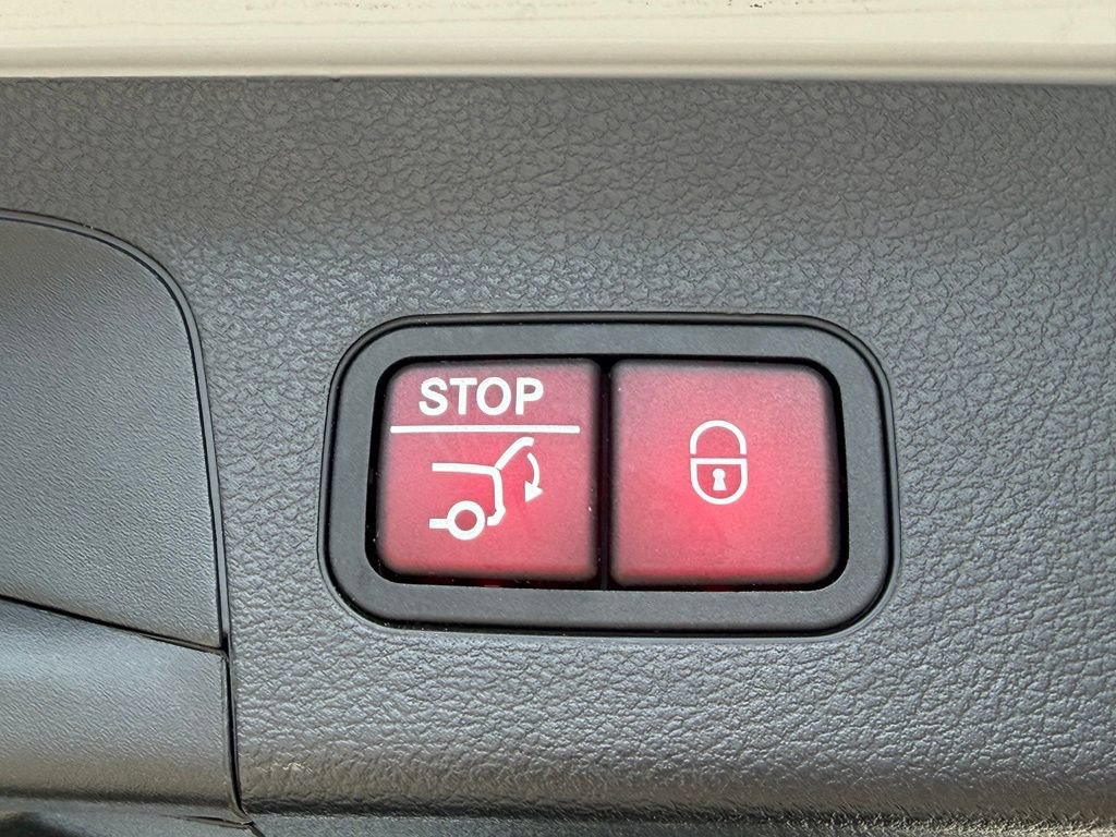 Used 2024 Mercedes-Benz GLS 580 4MATIC image 45