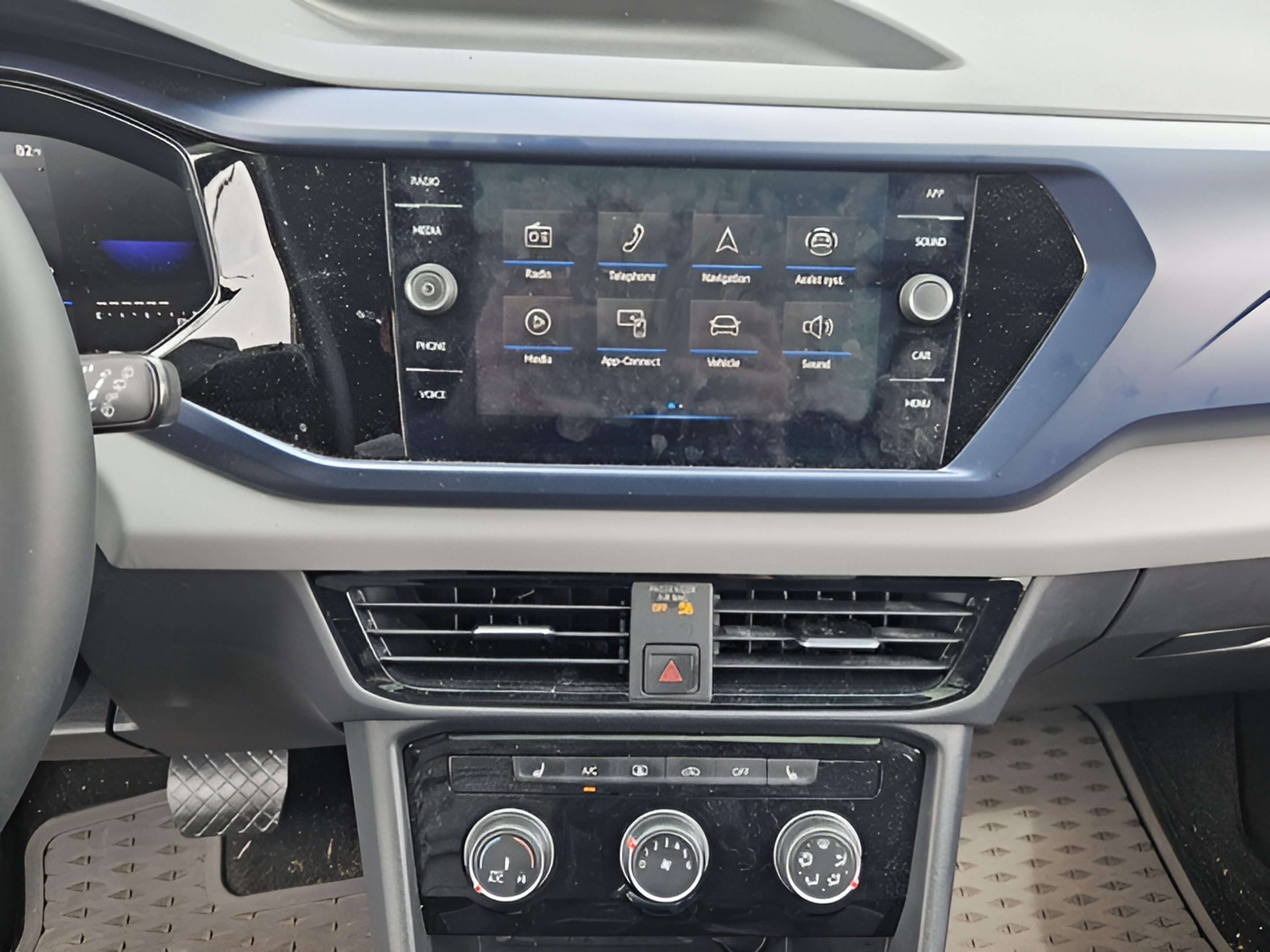 Certified 2023 Volkswagen Taos SE w/ Panoramic Sunroof Package FWD image 18