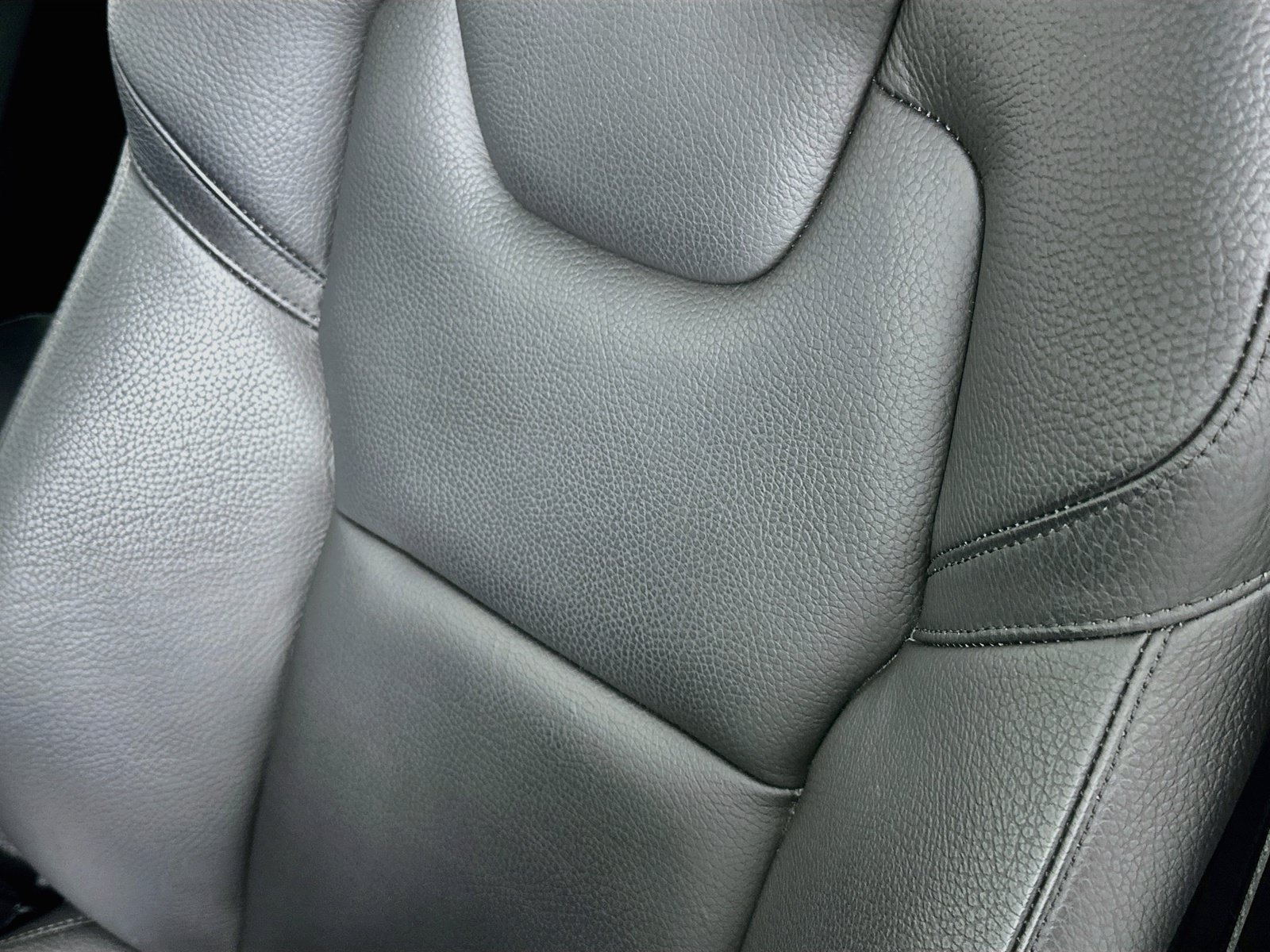 Used 2023 Volvo XC60 B5 Plus w/ Protection Package Premier AWD/4WD image 19