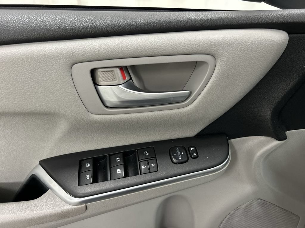 Used 2016 Toyota Camry LE FWD image 11