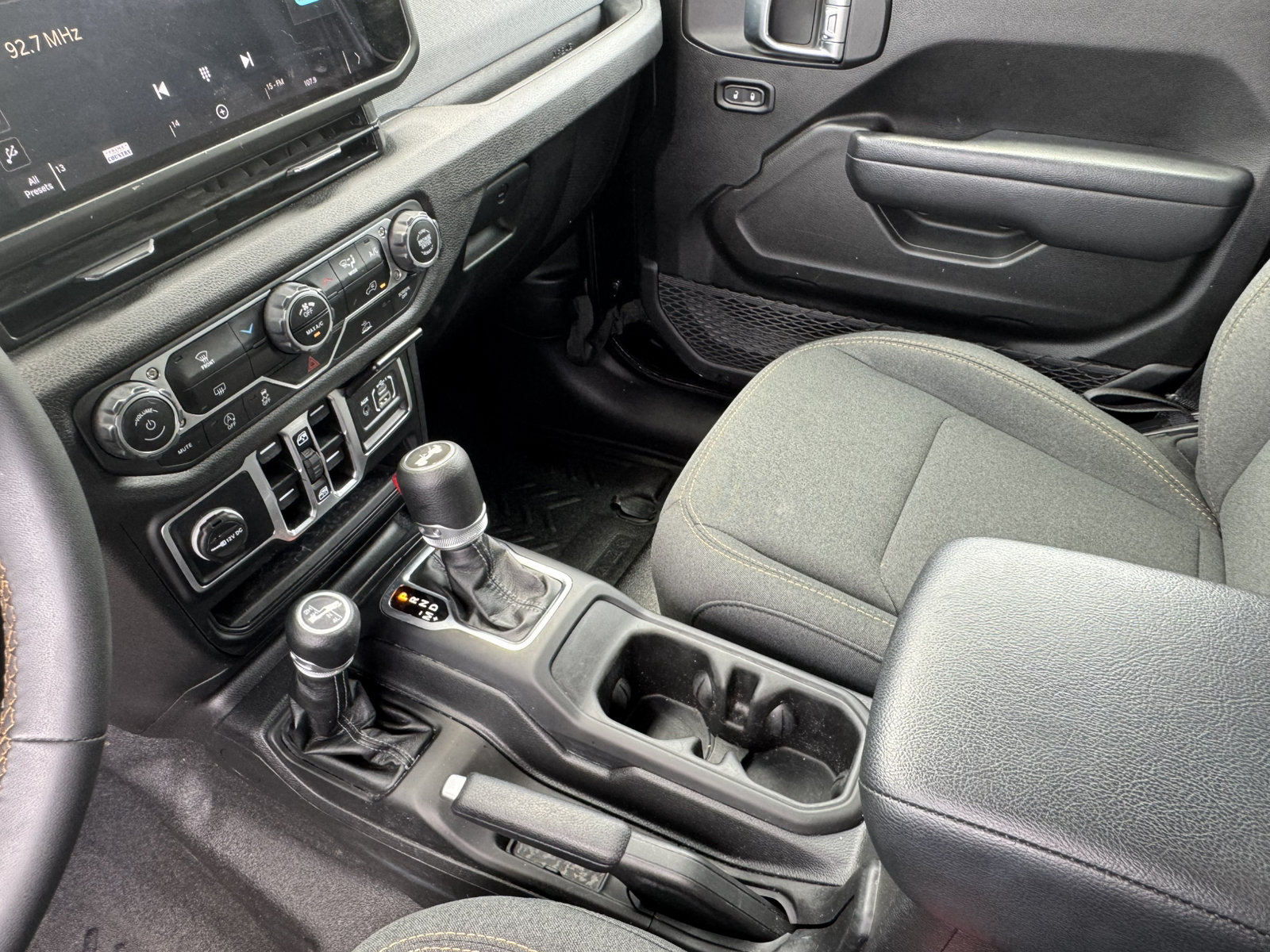 Used 2025 Jeep Wrangler Unlimited Sport AWD/4WD image 30