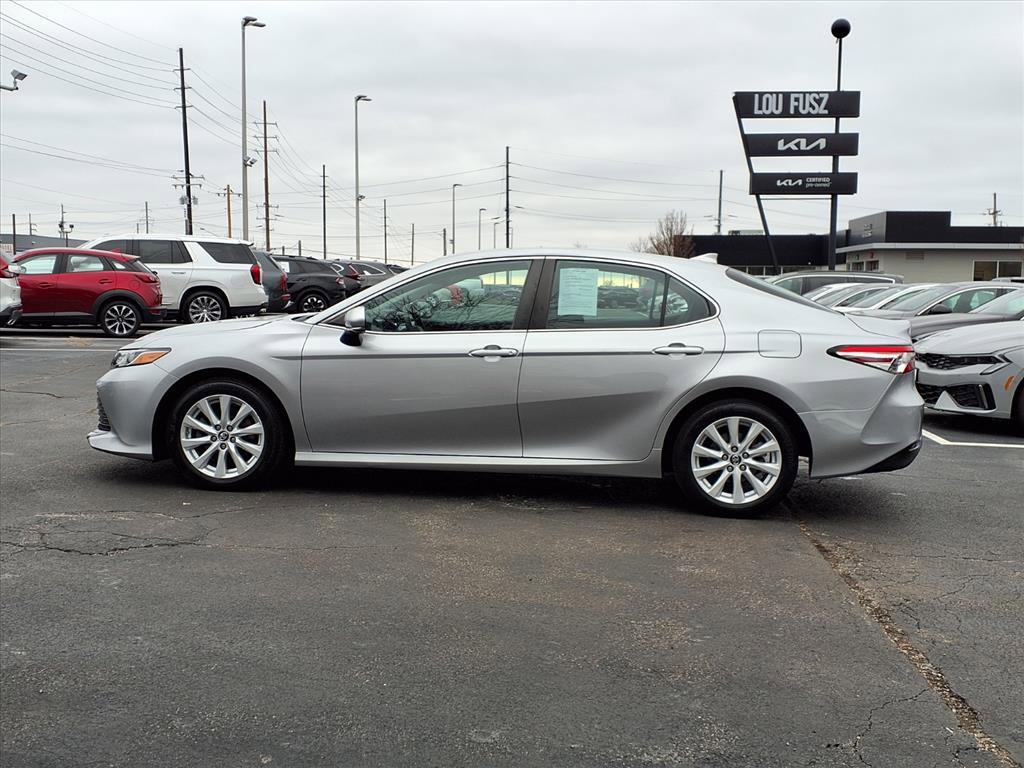 Used 2019 Toyota Camry LE image 24