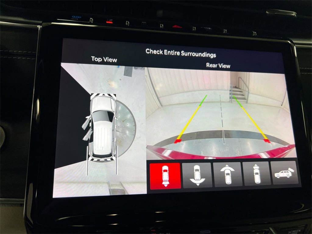 Used 2022 Jeep Grand Cherokee Overland w/ Advanced Protech Group III image 15