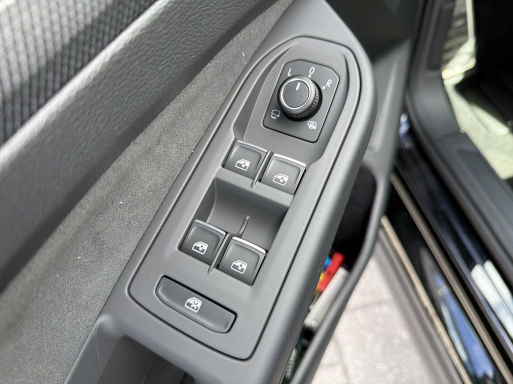 New 2026 Volkswagen GTI SE FWD image 17