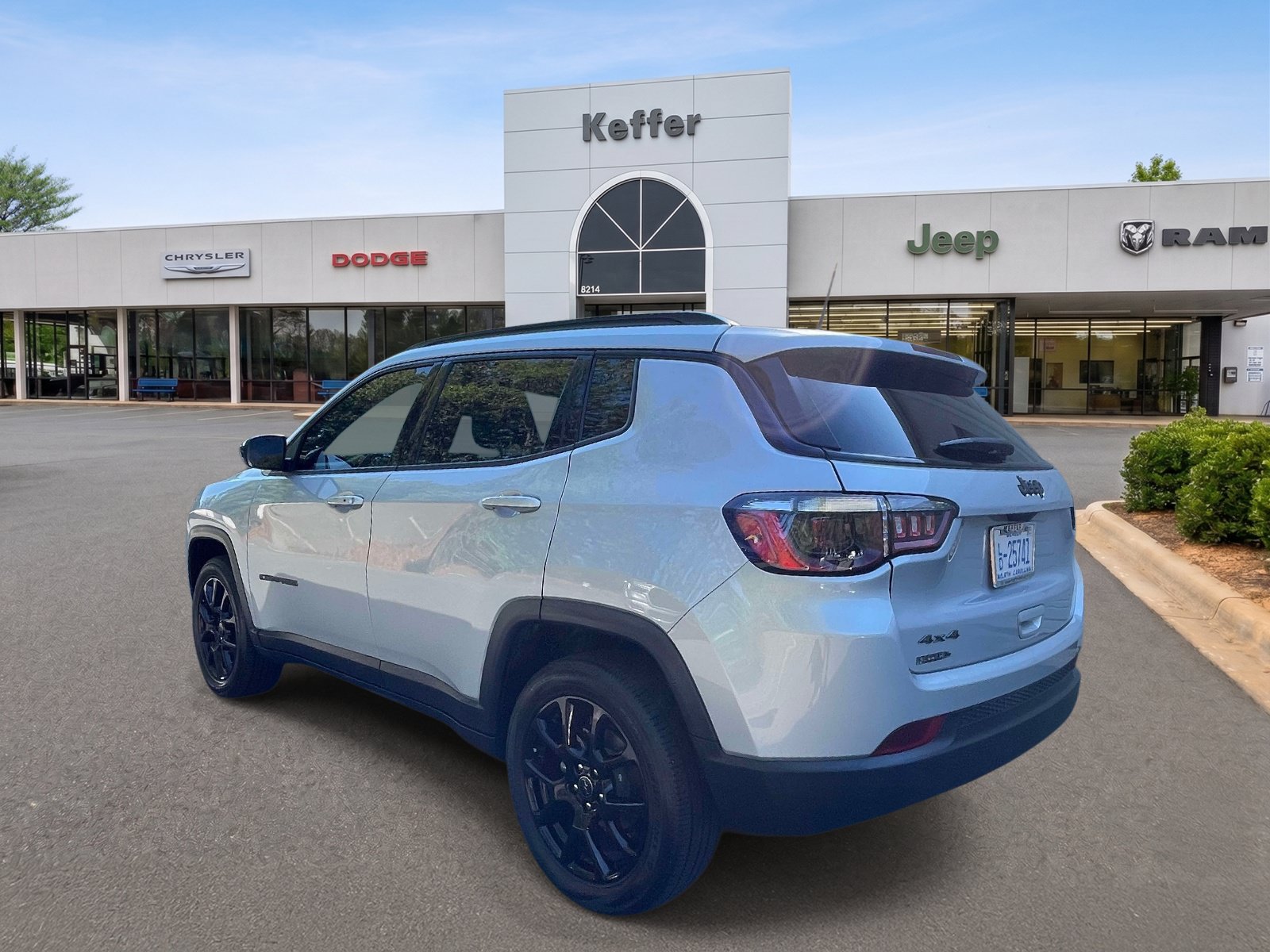 Used 2026 Jeep Compass Latitude AWD/4WD image 4