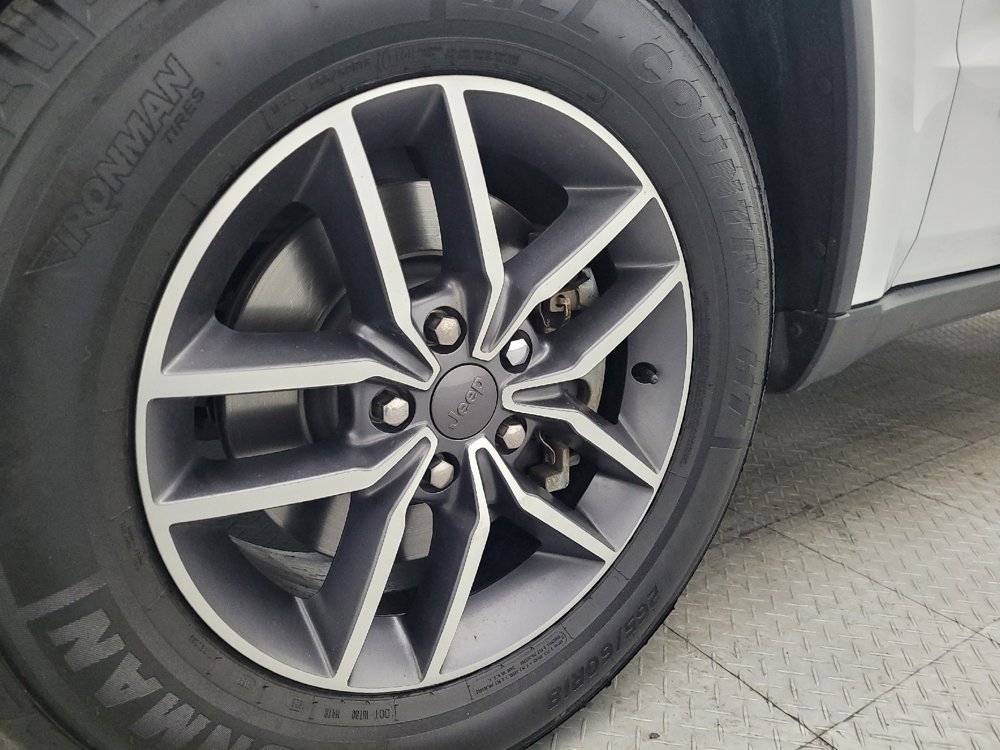 Used 2022 Jeep Grand Cherokee Limited w/ Tech Group image 31