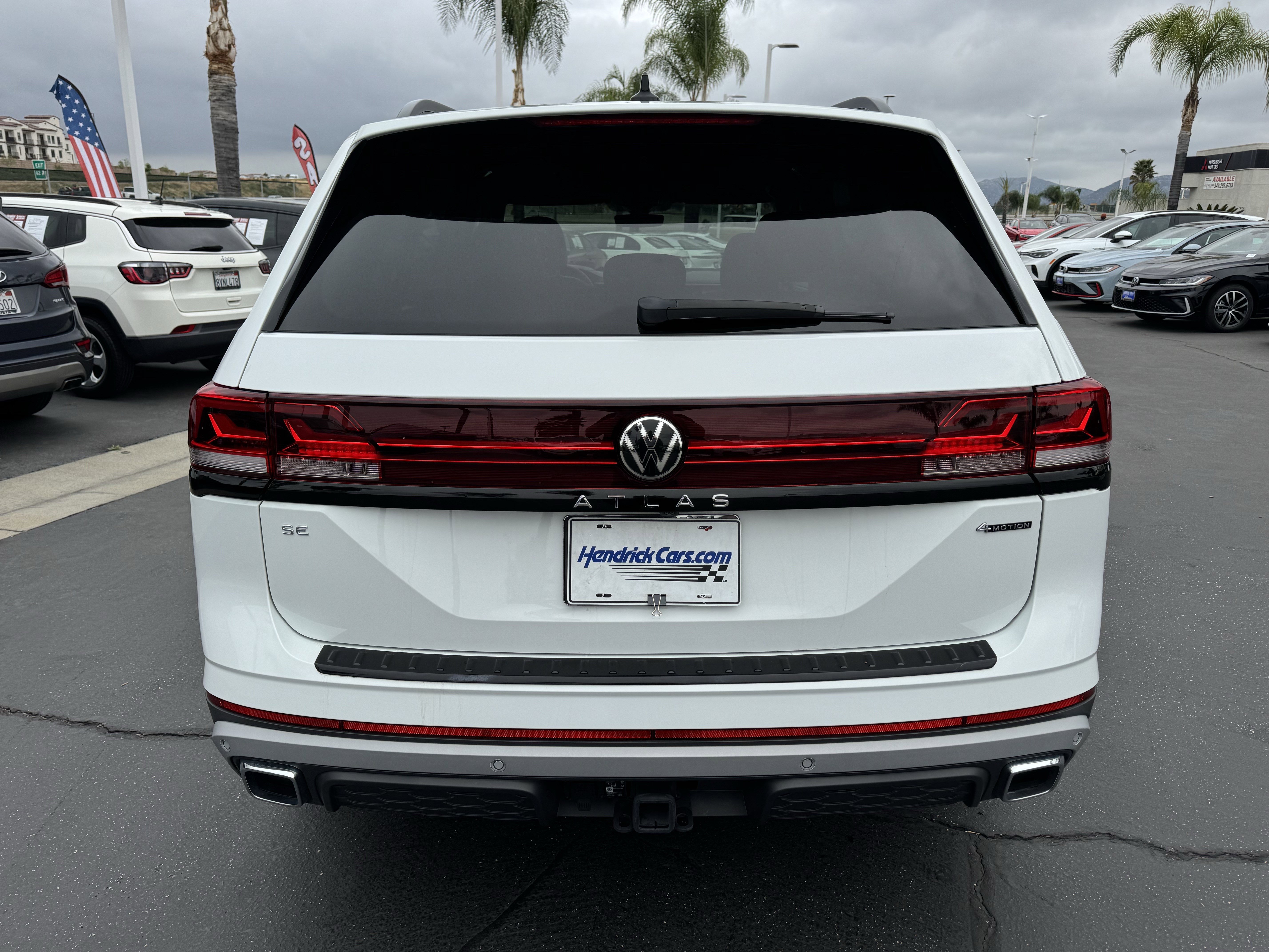 Certified 2024 Volkswagen Atlas Peak Edition SE image 9