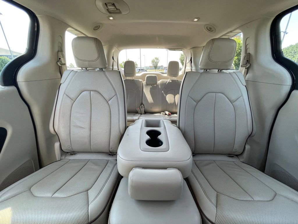 Used 2017 Chrysler Pacifica Limited FWD image 30