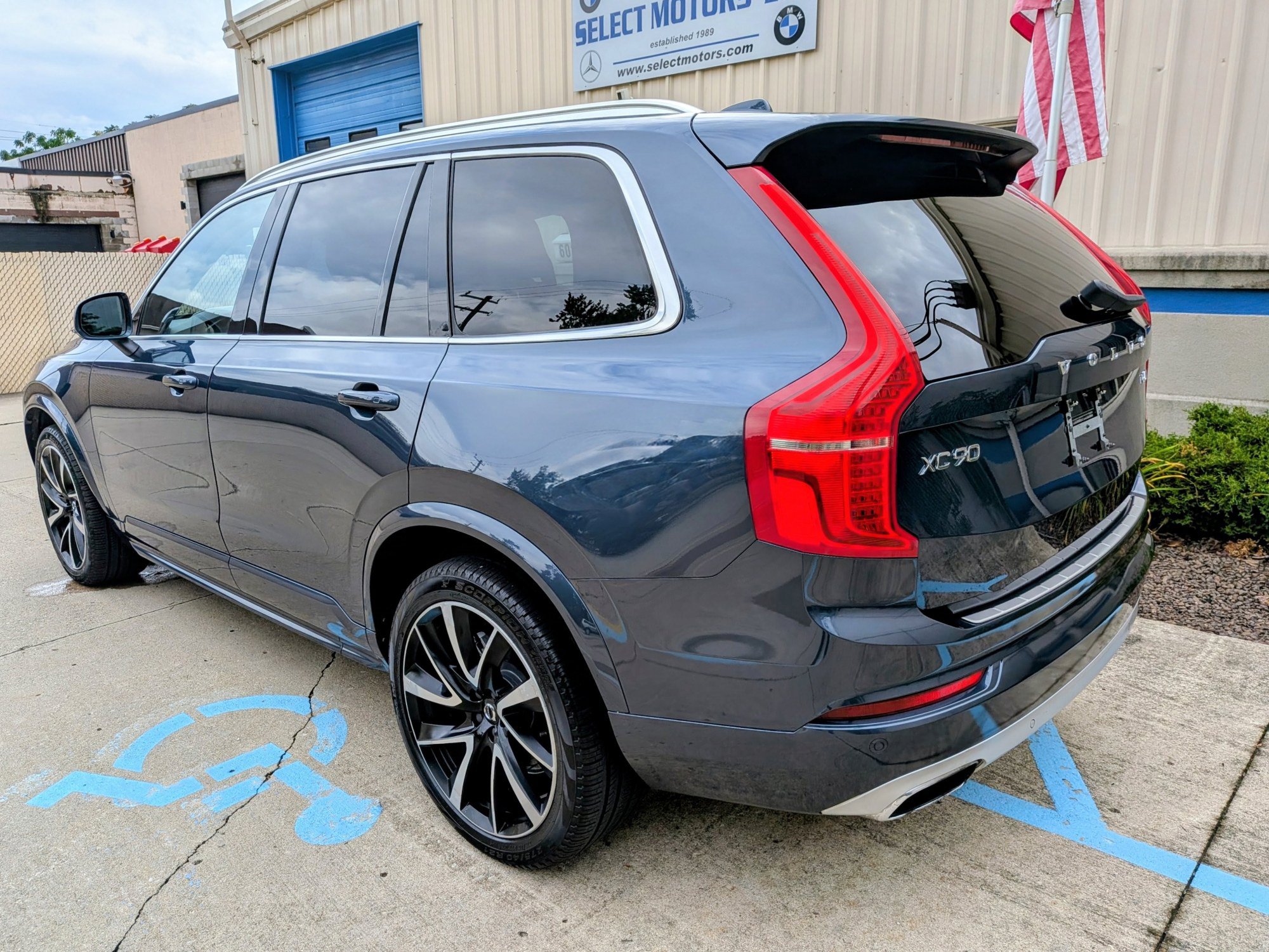 Used 2020 Volvo XC90 T6 Momentum w/ Protection Package Premier AWD/4WD image 4