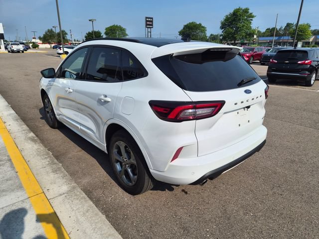 Used 2023 Ford Escape ST-Line w/ Tech Pack #1 AWD/4WD image 9