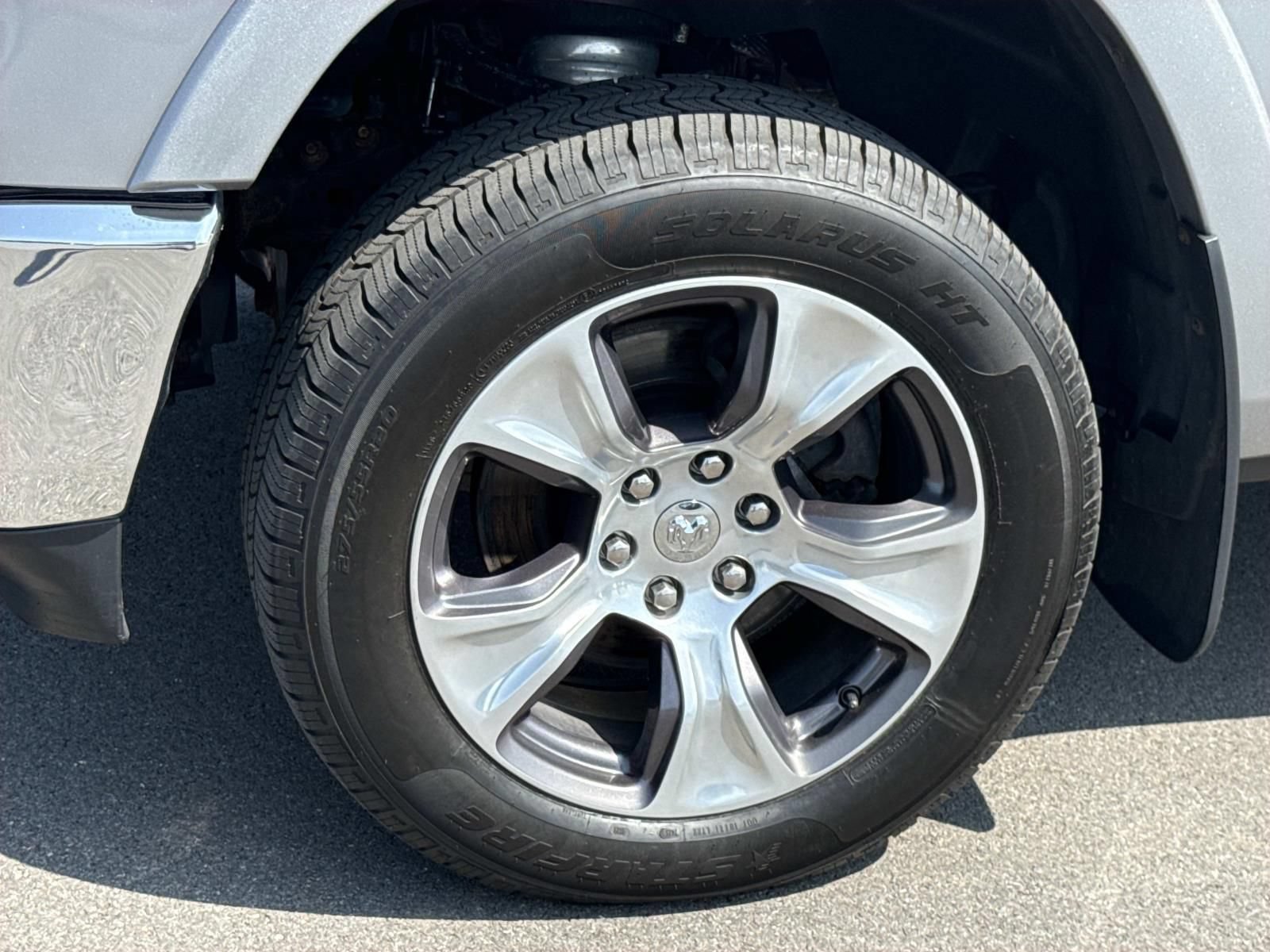 Used 2019 RAM 1500 Laramie AWD/4WD image 7