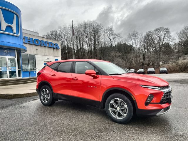 Used 2025 Chevrolet Blazer LT AWD/4WD image 11