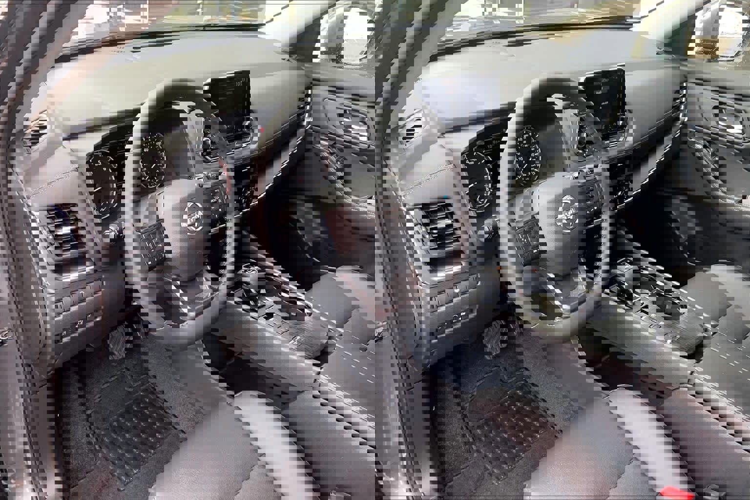 Used 2025 Nissan Rogue SV w/ SV Premium Package image 20