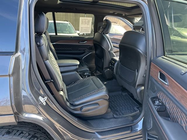 Used 2022 Jeep Grand Cherokee L Summit w/ Luxury Tech Group V AWD/4WD image 32